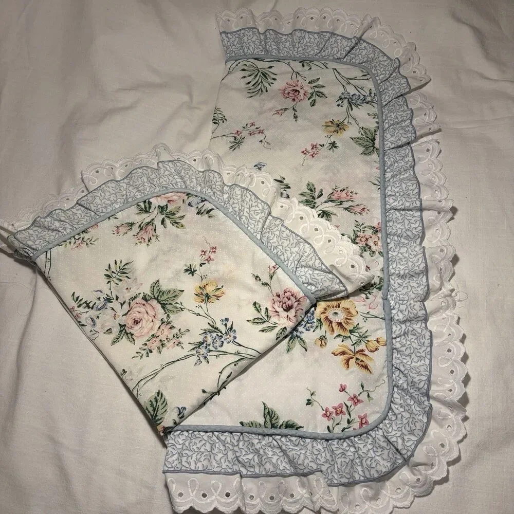 Vintage JC Penney Floral Ruffled Eyelet Scroll Standard Pillow Sham Set 2